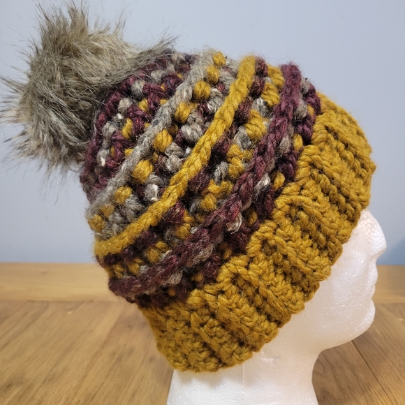 Handmade Wisconsin themed heavy wool blend winter pom pom beanie hat - Picture 4 of 7